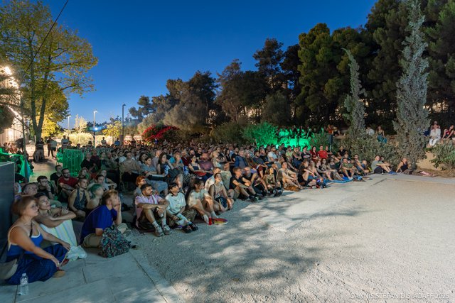 15ο AOAFF powered by ΔΕΗ: Η επετειακή προβολή της «Τιμής των Πρίτζι» κάτω από την Ακρόπολη