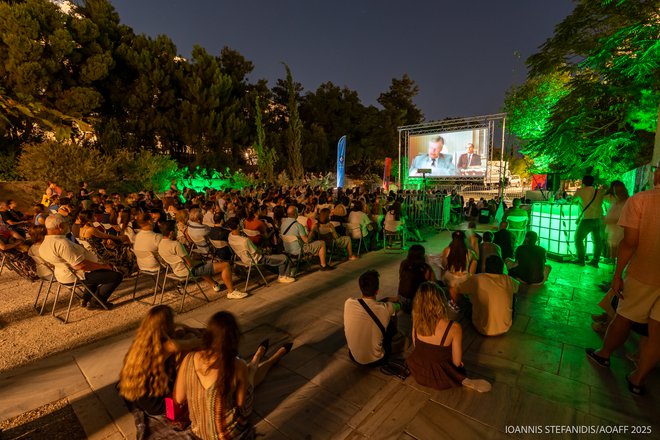15ο AOAFF powered by ΔΕΗ: Η επετειακή προβολή της «Τιμής των Πρίτζι» κάτω από την Ακρόπολη