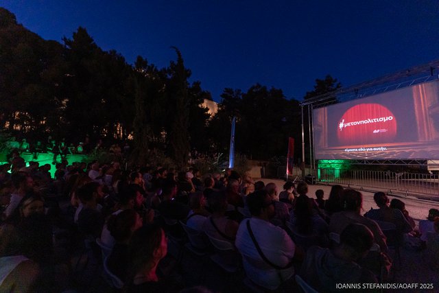15ο AOAFF powered by ΔΕΗ: Η επετειακή προβολή της «Τιμής των Πρίτζι» κάτω από την Ακρόπολη