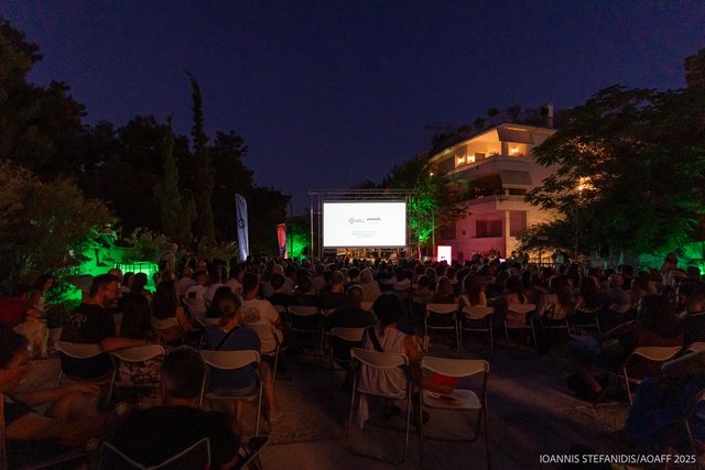 15ο AOAFF powered by ΔΕΗ: Η επετειακή προβολή της «Τιμής των Πρίτζι» κάτω από την Ακρόπολη