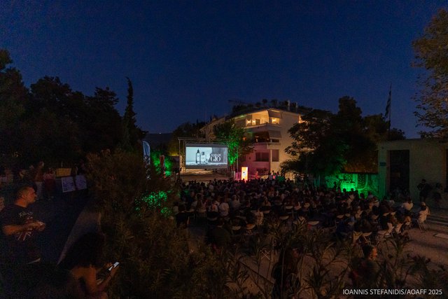 15ο AOAFF powered by ΔΕΗ: Η επετειακή προβολή της «Τιμής των Πρίτζι» κάτω από την Ακρόπολη