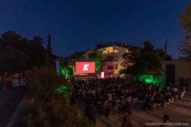 15ο AOAFF powered by ΔΕΗ: Η επετειακή προβολή της «Τιμής των Πρίτζι» κάτω από την Ακρόπολη