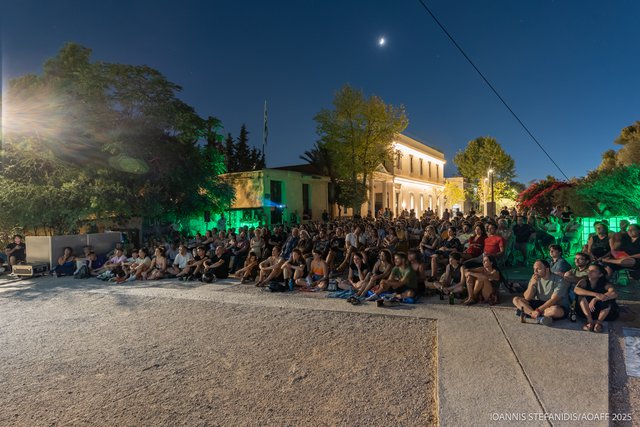 15ο AOAFF powered by ΔΕΗ: Η επετειακή προβολή της «Τιμής των Πρίτζι» κάτω από την Ακρόπολη
