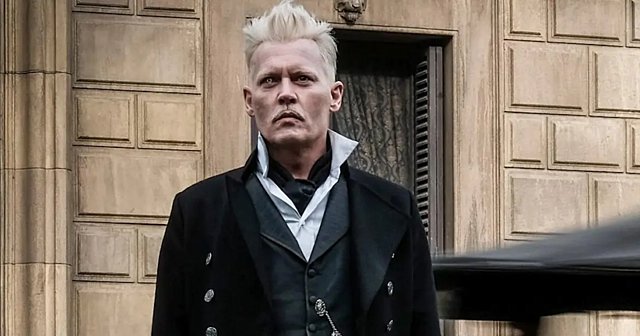 Έξαλλος ο Τζόνι Ντεπ με τη Warner για την αποπομπή του από το «Fantastic Beasts»