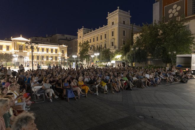 15o AOAFF powered by ΔΕΗ: Ο «Εραστής της Κομμώτριας» σαγήνευσε την Πλατεία Κοτζιά