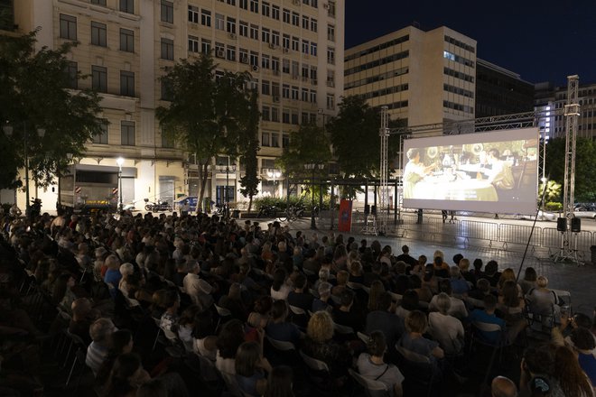 15o AOAFF powered by ΔΕΗ: Ο «Εραστής της Κομμώτριας» σαγήνευσε την Πλατεία Κοτζιά