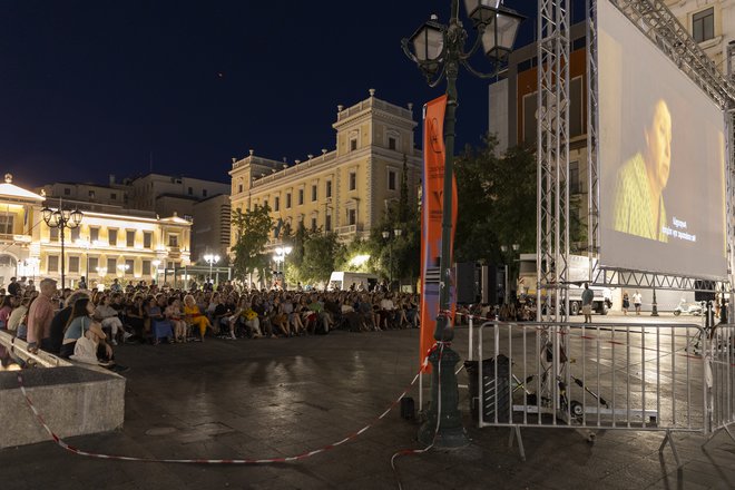 15o AOAFF powered by ΔΕΗ: Ο «Εραστής της Κομμώτριας» σαγήνευσε την Πλατεία Κοτζιά