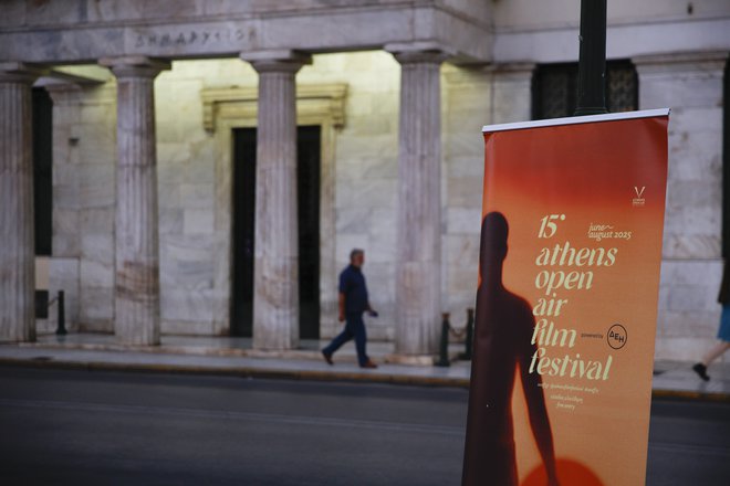 15o AOAFF powered by ΔΕΗ: Ο «Εραστής της Κομμώτριας» σαγήνευσε την Πλατεία Κοτζιά