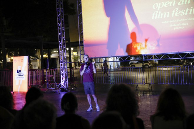 15o AOAFF powered by ΔΕΗ: Ο «Εραστής της Κομμώτριας» σαγήνευσε την Πλατεία Κοτζιά