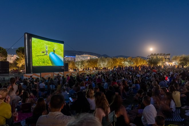 Full Moon Sleepover: Η παράδοση που έγινε λατρεία!