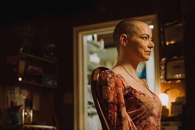 Bald (and bold) Emma: Κυκλοφόρησε το νέο τρέιλερ της «Βουγονίας» του Γιώργου Λάνθιμου