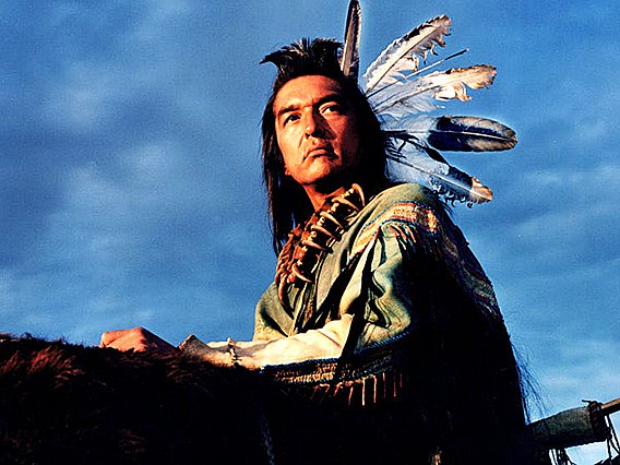 Γκρέιαμ Γκριν (1952-2025): Έφυγε ο Kicking Bird του «Χορεύοντας με τους Λύκους»
