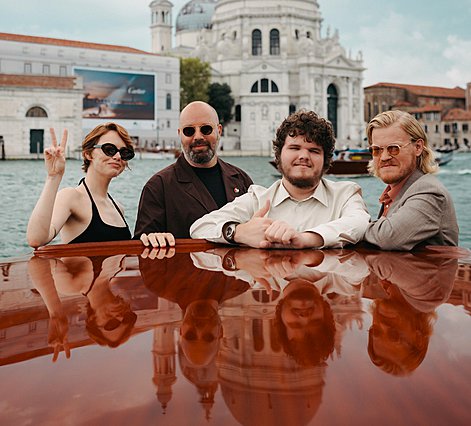 «It's the end of the world as we know it»: Ο Γιώργος Λάνθιμος, η Έμα Στόουν και ο Τζέσι Πλέμονς μας μιλούν για τη «ΒΟΥΓΟΝΙΑ» τους