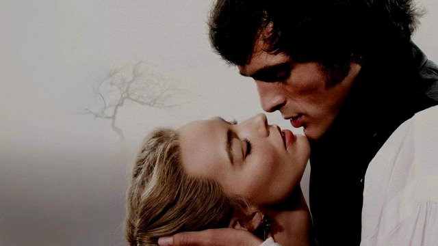 Τρέιλερ «Ανεμοδαρμένα Ύψη»: Πολυτέλεια, σεξ και στυλιζάρισμα στον κόσμο της Έμιλι Μπροντέ 