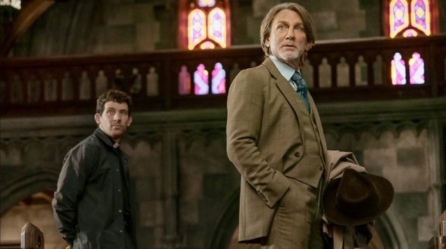 [Κριτική] Το «Wake up Dead Man» είναι το καλύτερο μυστήριο του Μπενουά Μπλανκ