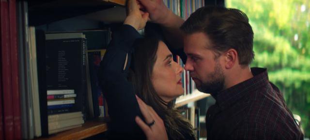 Τρέιλερ «Vladimir»: Ρέιτσελ Βάις και Λίο Γούνταλ σε κρυφά, ερωτικά πάθη