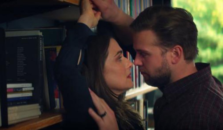 Τρέιλερ «Vladimir»: Ρέιτσελ Βάις και Λίο Γούνταλ σε κρυφά, ερωτικά πάθη