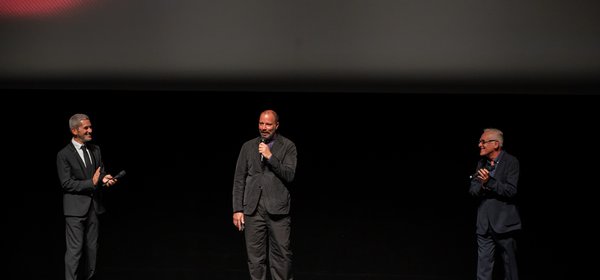 Η εκθαμβωτική Τελετή Έναρξης των 31ων Νυχτών Πρεμιέρας με «Βουγονία» παρουσία των Γιώργου Λάνθιμου και Γιώργου Μαυροψαρίδη