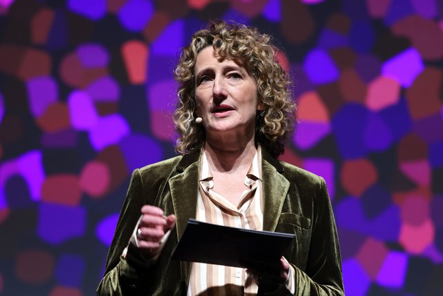 Διασταυρούμενα πυρά: H Μπερλινάλε και η διευθύντριά της στο στόχαστρο και της γερμανικής κυβέρνησης