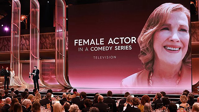 Συγκίνηση: Ο Σεθ Ρόγκεν παραλαμβάνει το βραβείο της Κάθριν Ο’ Χάρα για το «The Studio»