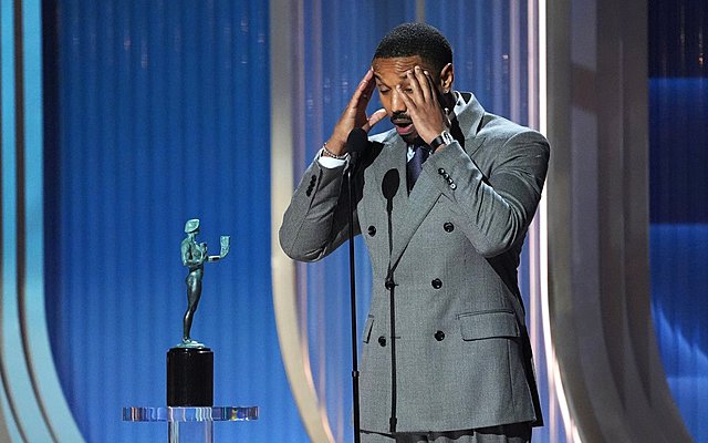 Έκπληξη στα SAG-AFTRA: Ο Μάικλ Μπ. Τζόρνταν πήρε το βραβείο της Ένωσης των Ηθοποιών