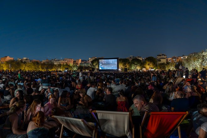 Full Moon Sleepover: Η παράδοση που έγινε λατρεία!