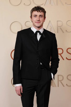 OSCARS 2026: Οι εμφανίσεις στο κόκκινο χαλί των Όσκαρ