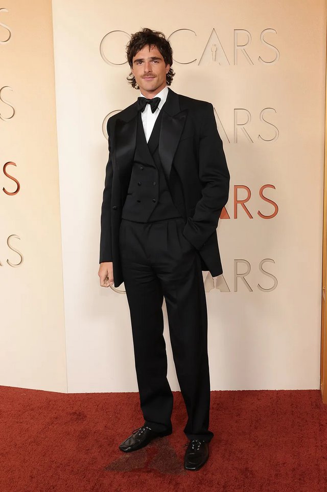 OSCARS 2026: Οι εμφανίσεις στο κόκκινο χαλί των Όσκαρ