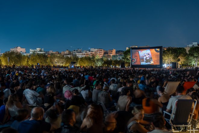 Full Moon Sleepover: Η παράδοση που έγινε λατρεία!