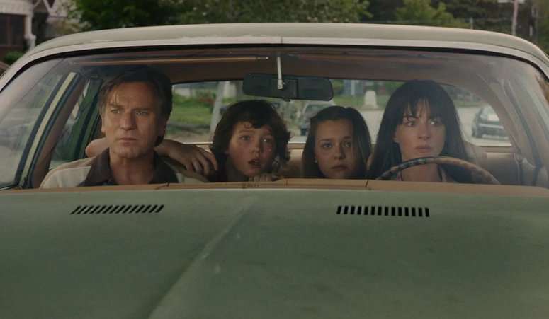 Τρέιλερ: Αν Χάθαγουεϊ + Γιούαν ΜακΓκρέγκορ + δεινόσαυροι = «The End of Oak Street»