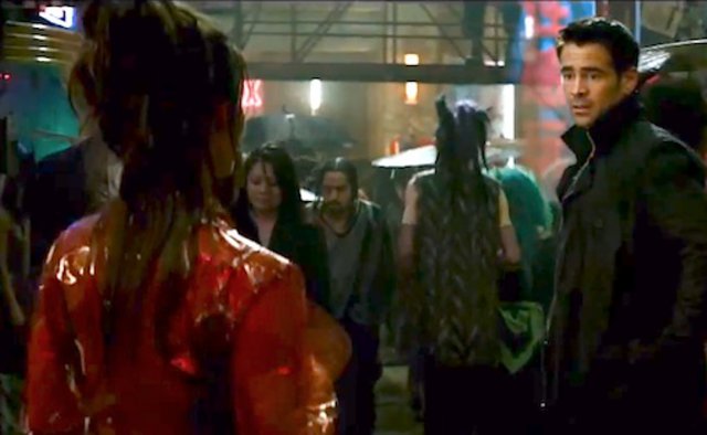 Τι βλέπει ο Κόλιν Φάρελ και τα 'χει χαμένα;