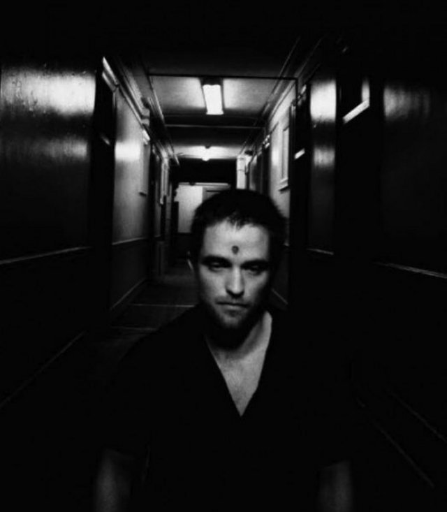 Ο Πάτινσον φωτογραφίζεται για τον Κρόνενμπεργκ