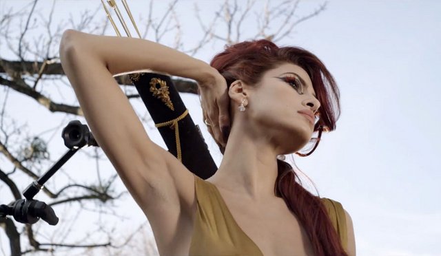 Τρέιλερ  ιερής  κινηματογραφικής στιγμής