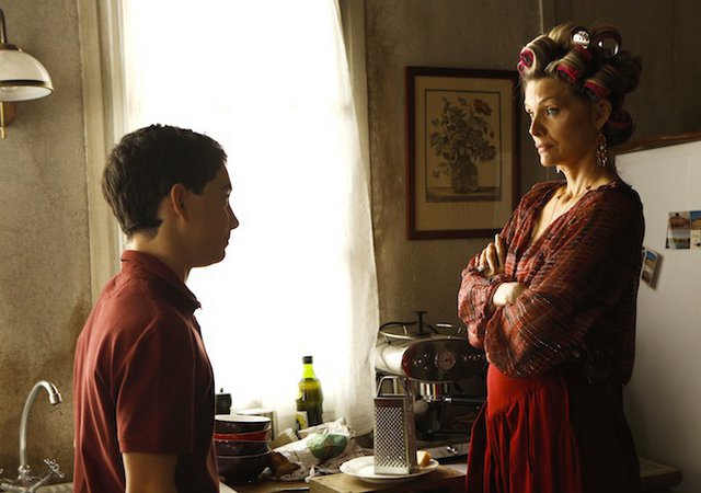 Νέες φωτογραφίες και κλιπάκια του «Malavita»: Προσοχή, όχι συνηθισμένη οικογένεια.