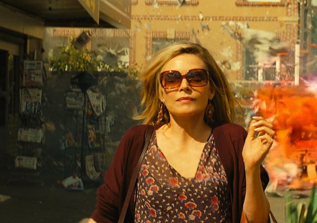 Νέες φωτογραφίες και κλιπάκια του «Malavita»: Προσοχή, όχι συνηθισμένη οικογένεια.