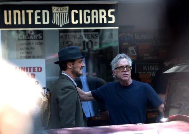 «De Noche»: Πρώτες εικόνες Πέδρο Πασκάλ και Τοντ Χέινς από τα γυρίσματα ενός ήδη πολύκροτου queer-noir