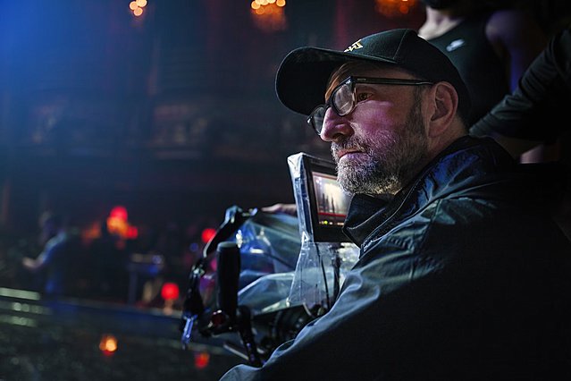 Ο Στίβεν Σόντερμπεργκ (δεν έχει κανένα πρόβλημα να) χρησιμοποιεί όση Τεχνητή Νοημοσύνη χρειάζεται