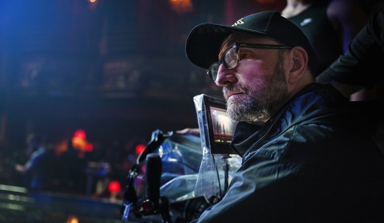 Ο Στίβεν Σόντερμπεργκ (δεν έχει κανένα πρόβλημα να) χρησιμοποιεί όση Τεχνητή Νοημοσύνη χρειάζεται