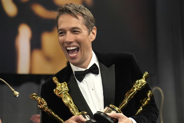 Επιτέλους: «Ti Amo!» και μια συμφωνία-μάλαμα για τον Σον Μπέικερ