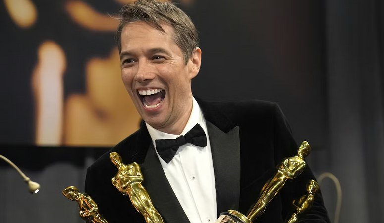 Επιτέλους: «Ti Amo!» και μια συμφωνία-μάλαμα για τον Σον Μπέικερ