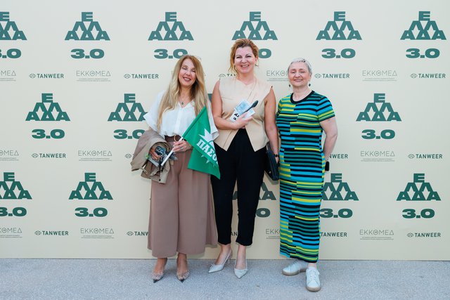 «ΕΛΛΑΔΑ 3.0» : Τρεις μικρού μήκους, φραπέδες, κόλλυβα και πεντοχίλιαρα δραχμές στην πιο new age πρεμιέρα της χρονιάς