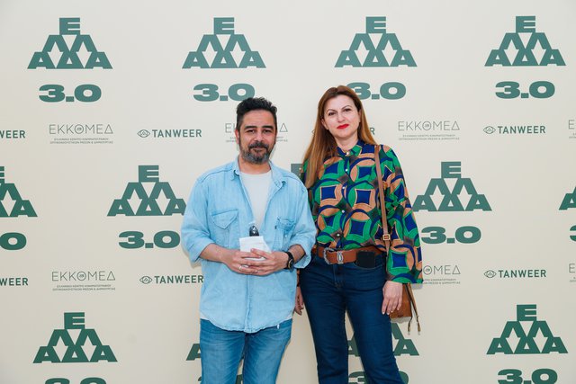 «ΕΛΛΑΔΑ 3.0» : Τρεις μικρού μήκους, φραπέδες, κόλλυβα και πεντοχίλιαρα δραχμές στην πιο new age πρεμιέρα της χρονιάς