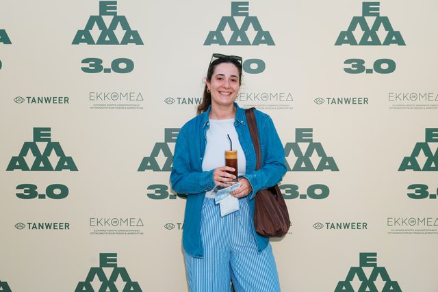 «ΕΛΛΑΔΑ 3.0» : Τρεις μικρού μήκους, φραπέδες, κόλλυβα και πεντοχίλιαρα δραχμές στην πιο new age πρεμιέρα της χρονιάς