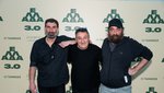 «ΕΛΛΑΔΑ 3.0» : Τρεις μικρού μήκους, φραπέδες, κόλλυβα και πεντοχίλιαρα δραχμές στην πιο new age πρεμιέρα της χρονιάς