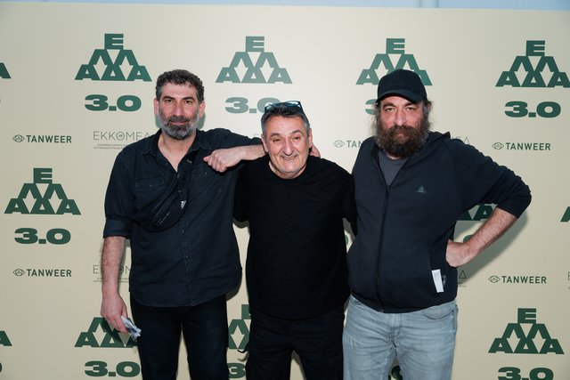 «ΕΛΛΑΔΑ 3.0» : Τρεις μικρού μήκους, φραπέδες, κόλλυβα και πεντοχίλιαρα δραχμές στην πιο new age πρεμιέρα της χρονιάς