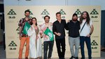 «ΕΛΛΑΔΑ 3.0» : Τρεις μικρού μήκους, φραπέδες, κόλλυβα και πεντοχίλιαρα δραχμές στην πιο new age πρεμιέρα της χρονιάς