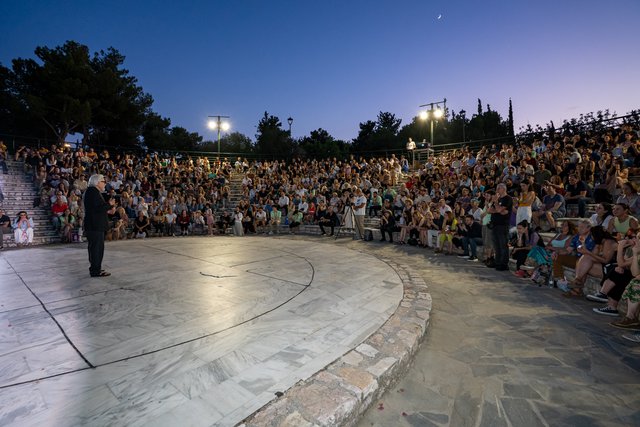 “Theo, I’m here again!”: Ο Χάρβεϊ Καϊτέλ συγκίνησε την Αθήνα στην έναρξη του 16ου AOAFF powered by ΔΕΗ