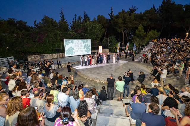 “Theo, I’m here again!”: Ο Χάρβεϊ Καϊτέλ συγκίνησε την Αθήνα στην έναρξη του 16ου AOAFF powered by ΔΕΗ
