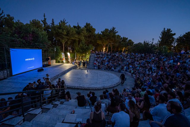 “Theo, I’m here again!”: Ο Χάρβεϊ Καϊτέλ συγκίνησε την Αθήνα στην έναρξη του 16ου AOAFF powered by ΔΕΗ