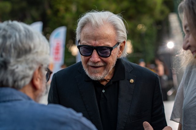 “Theo, I’m here again!”: Ο Χάρβεϊ Καϊτέλ συγκίνησε την Αθήνα στην έναρξη του 16ου AOAFF powered by ΔΕΗ